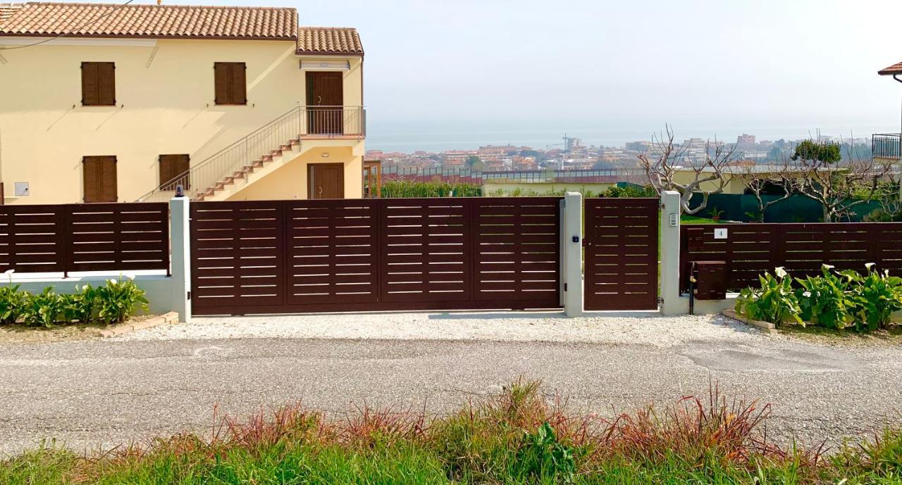Casa Vacanze Con Vista Mare E Giardino - Amanecer Marzocca di Senigallia Exterior foto